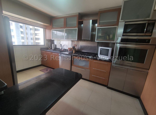 Ms: 25-12508. En Venta Amplio Apartamento En Colinas De Valle Arriba, A= 174 M2, 3h, 4b, 4p.
