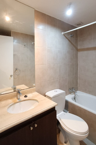 Imagen 2 de 20 de Departamento Con Hermoso Baño De Cerámica