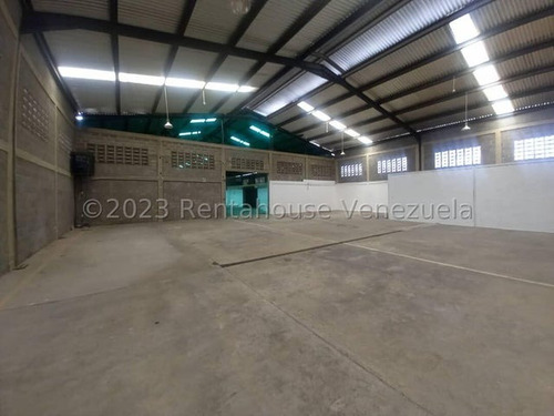 Galpón En Alquiler Con Amplia Mezzanina. Zona Industrial Ii. Yc