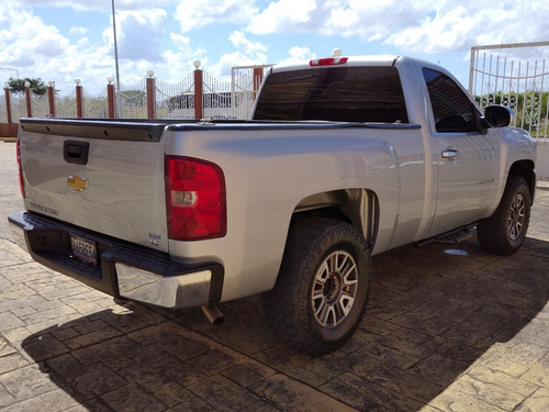 Imagen 7 de 16 de Chevrolet Silverado Ls 4x2 - Automatica