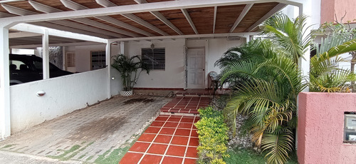 Imagen 11 de 12 de Re/max 2mil Vende Moderno Y Cómodo Townhouse En Urb. Lomas De Margarita - Isla De Margarita