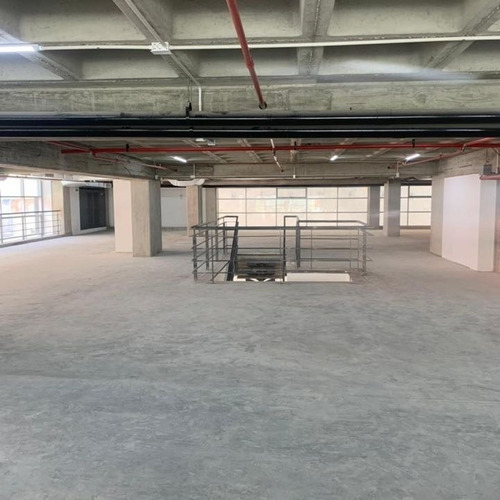 Imagen 9 de 16 de Planta Baja Industrial / Comercial En Alquiler - Urb. La Urbina