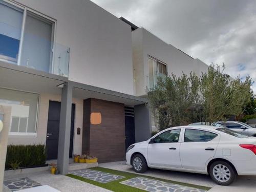 Imagen 1 de 26 de Magnifica Casa En Venta De Zibata, High Gardens By, Devarana, Fracc. Acantha