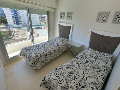 Imagen 20 de 23 de Apartamento 3 Dormitorios En Playa Mansa, Punta Del Este - Seasons Tower