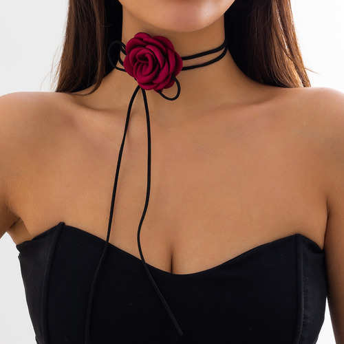 Gargantilla Sexy Rosa Con Cuello De Piel Y Flores