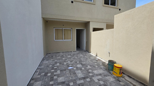 Triplex A Estrenar! Garage + Patio + Terraza