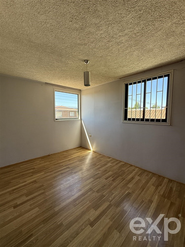 Casa En Venta De 4 Dorm. En Chillán