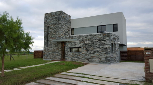 Imagen 5 de 21 de Casa En Alquiler Ubicado En El Cantón Norte, Escobar, G.b.a. Zona Norte
