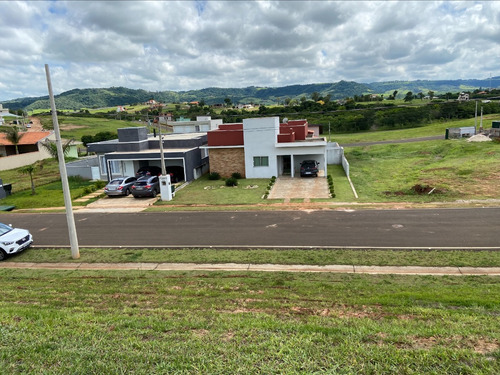Lindo Lote De 450 M2 No Asfalto Em Loteamento Fechado Com Portaria 24hs, Clube, Mercado, Lago.