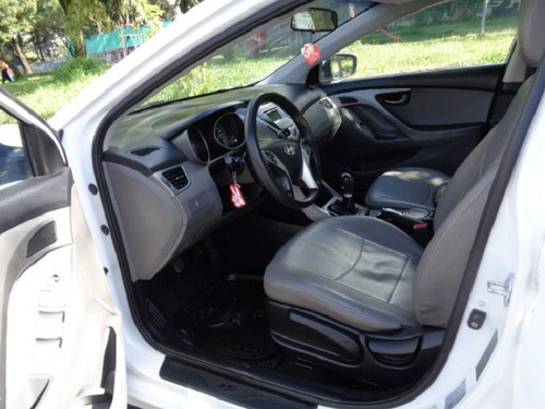 Flamante Hyundai New Elantra 4p 1.8 Ac 2012