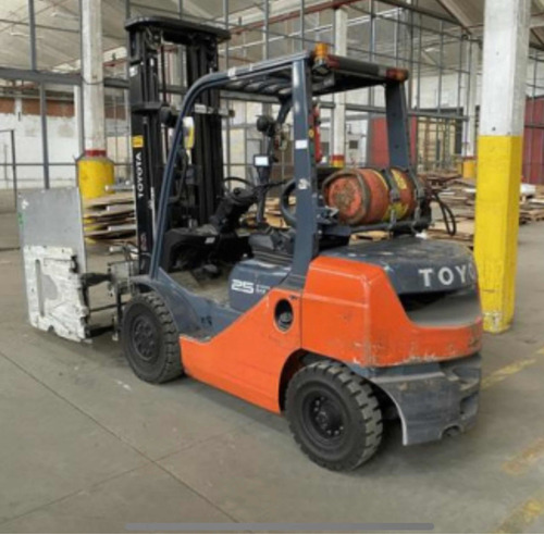 Imagen 13 de 25 de Autoelevador Toyota Fg25 Con Clamp Cascade 2012 Envio A Pais