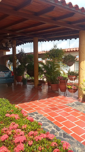 Imagen 3 de 14 de Casa En Tinaquillo, Urbanización Tamanaco. C110