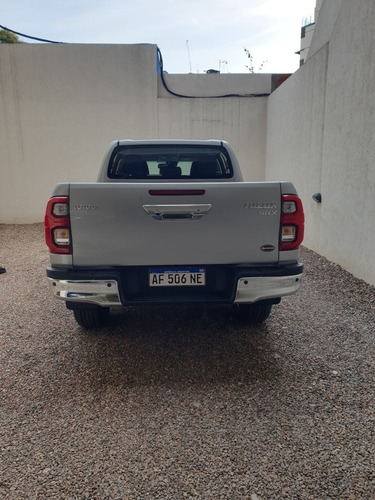 Imagen 5 de 12 de Toyota Hilux 2022 2.8 Cd Srx 177cv 4x4