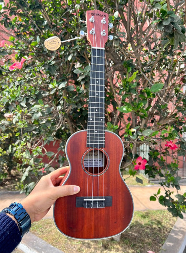Ukelele Modelo Guitarra - Ukulele Peru