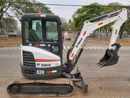 Mini Escavadeira Bobcat E26 - Ano 2014 - Cabine Fechada