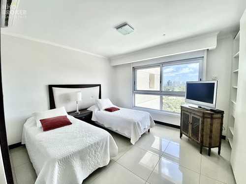 Apartamento En Alquiler Torre Lobos, Punta Del Este.