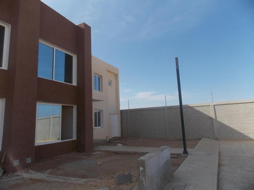 Imagen 2 de 9 de Townhouse En Venta En Puerta Maraven. Punto Fijo