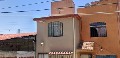 Casa En Remate Bancario En C. Cofradía De San Miguel, Cuautitlán Izcalli, Edo. Mex (60% Descuento, Excelente Plusvalía) ¡gran Oportunidad De Inversión! - Sk12