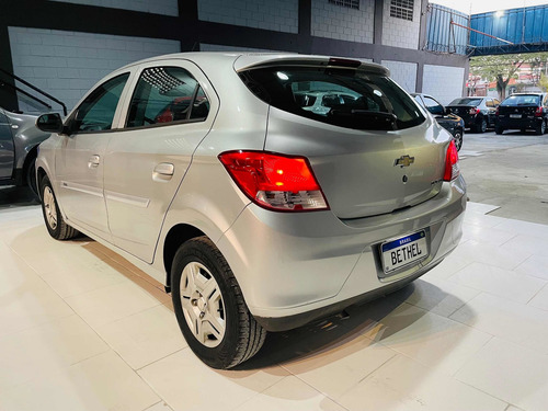 Imagem 7 de 14 de Chevrolet Onix 2013 1.0 Lt 5p