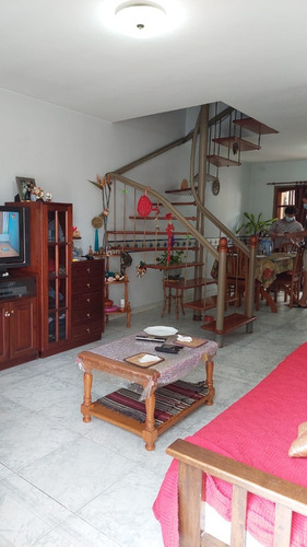Imagen 3 de 16 de Duplex 3 Ambientes. Con Cochera Y Patio Con Parrilla. Se Escuchan Ofertas. Muy Buena Ubicación