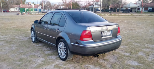 Volkswagen Bora 1.8 Highline T 180cv Cuero