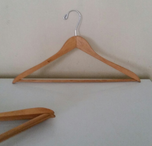 Ganchos De Madera Para Ropa 10 Ganchos X El Precio Publicado (Usado)