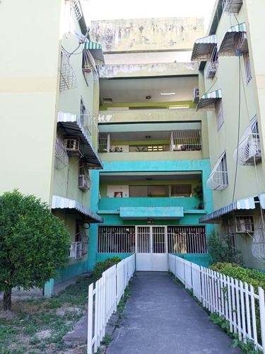 Apartamento En Venta/ Conjunto Residencial Turmero Santiago Mariño/ Pg1112