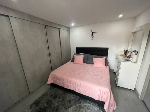 Apartamento En Venta, Los Colores, Medellin.