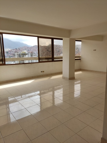 Imagen 4 de 15 de Penthouse Dúplex De 247 M2 Con Vista Panorámica Al Avila