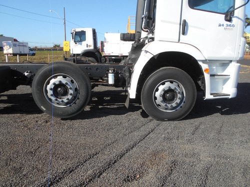 Imagem 18 de 25 de Volkswagen 24250 Bitruck 2012
