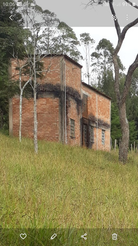 Sítio 3 Hectares Com Nascente, 2 Casas E 3 Chalés