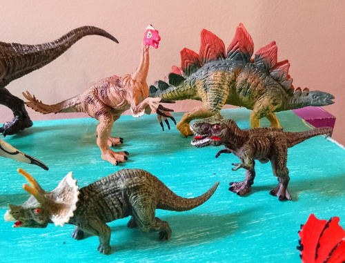 Lote 20 Figuras Dinosaurios Tiranosaurio Velociraptor T Rex (Usado)