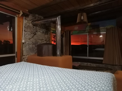 Imagen 9 de 22 de Villa Serrana Cabaña Para 2 P Estufa A Leña Wi-fi, Cable