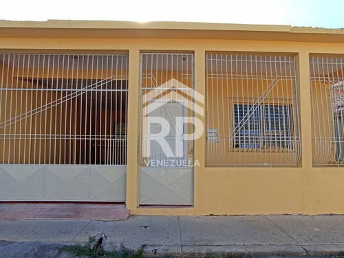 Casa En Venta En El Centro, Punto Fijo, Falcón