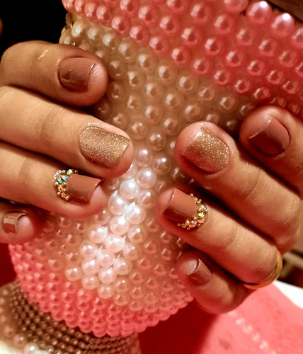 Imagem 4 de 5 de Unhas