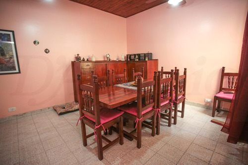 Imagen 12 de 30 de Casa Sobre Lote Propio Con 3 Dorm.y Posible Cuarto Dorm. Refaccionado- Flores