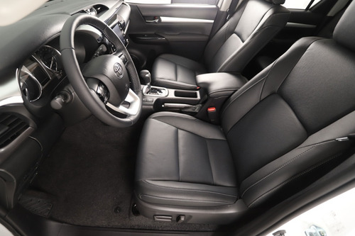 Imagen 8 de 14 de Toyota Hilux 4x4 Srx Automatica At 2.8
