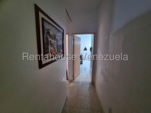 Ana Karina Molleja Vende Amplio Apartamento Zona Este Barquisimeto, Lara/ Akm