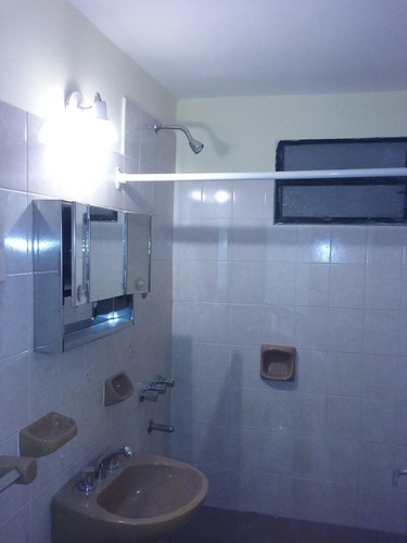 Casa En Venta En Poeta Conti, Centro De Merlo: Excelente Ubicación