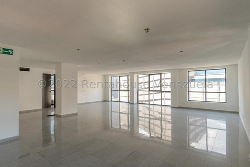 Edificio Para Usos Múltiples En Las Mercedes!!! 23-30721