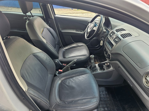 Fiat Grand Siena 1.6 16v Essence Flex 4p