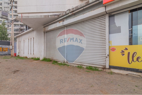 Local Comercial En Arriendo En Av Macul, Chile