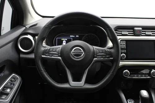 Nissan Versa 1.6 Exclusive Navi At