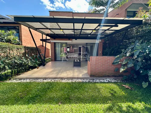 Casa En Arriendo En Loma Del Atravesado. Cod A776184