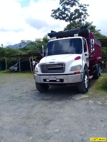 Volqueta - Freightliner M2 106