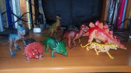 Dinosaurios Y Un Tigre De Juguete (Usado)