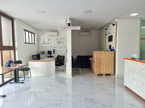Excelente Local Multiuso Seminuevo Optima Ubicación