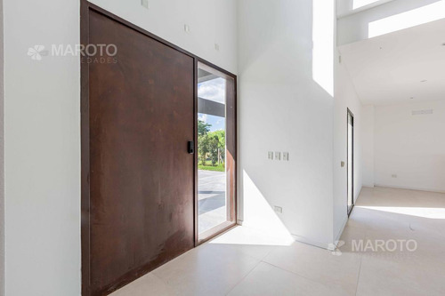 Imagen 22 de 30 de Casa En Venta A La Laguna En Canton Norte- Maroto Propiedades-
