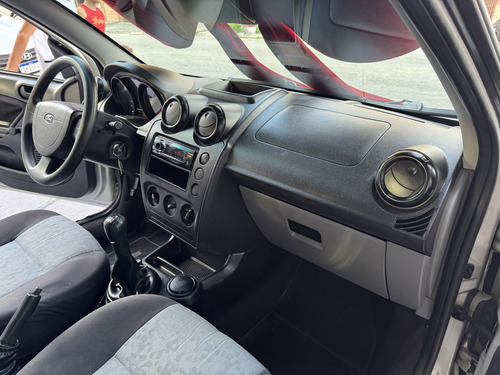 Ford Fiesta 1.6 MPI SEDAN 8V FLEX 4P MANUAL