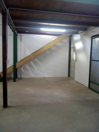 Excelente Galpón | A Metros De Av. Belgrano | Capitan Bermudez | Barrio Centro